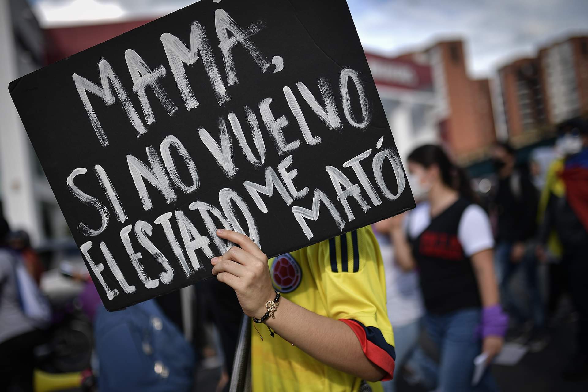 “Entre seis policías, volvieron trizas la dignidad de mi hija”: mamá de denunciante en Popayán