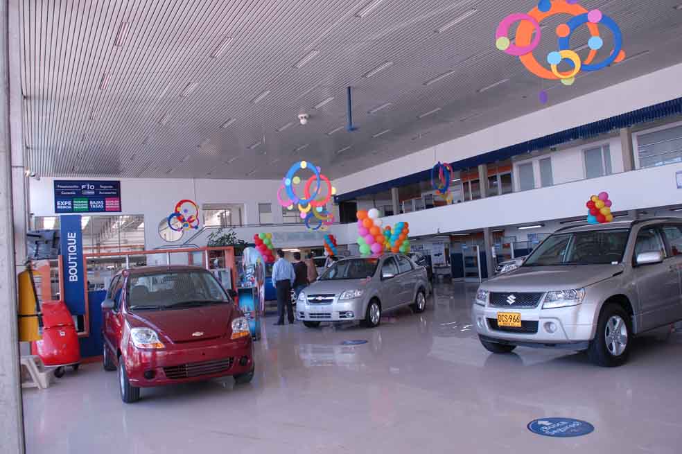 Colombianos compran carro por necesidad