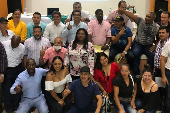 En menos de tres meses, el partido ADA entregó más de 3.500 avales en 26 departamentos del país.Tomado de partidoada.orgSin embargo, Riascos desistió de los servicios de Ruiz Valencia porque —según dijo— “quería hacer aquí lo mismo que hizo en el Partido de Reivindicación Étnica (PRE)”. Se refiere a las molestias generadas en el interior de esa colectividad por el papel que desempeñó el abogado moviendo fichas a favor de Carlos Alfredo Minota como candidato a la Alcaldía de Buenaventura, en contra de Franco Romero, quien también aspiraba a dicha nominación.