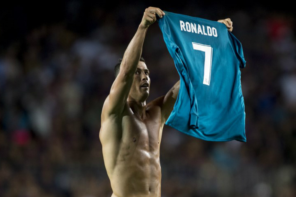 Real Madrid triunfa en Camp Nou y acaricia la Supercopa de España