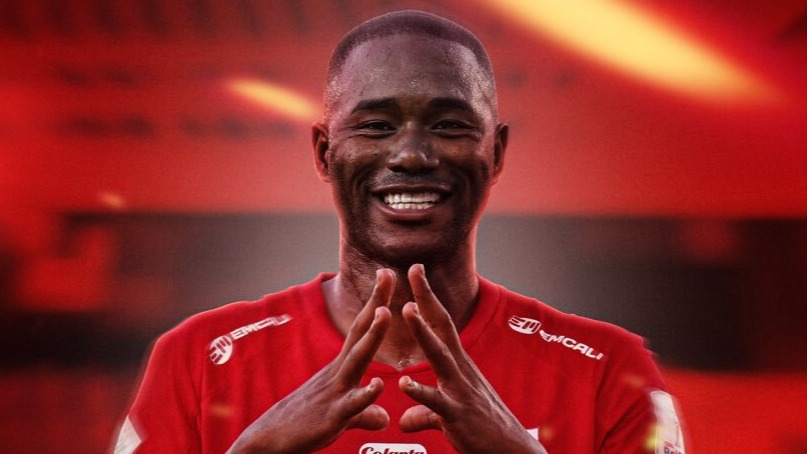 Andrés Mosquera celebra un gol con América de Cali.