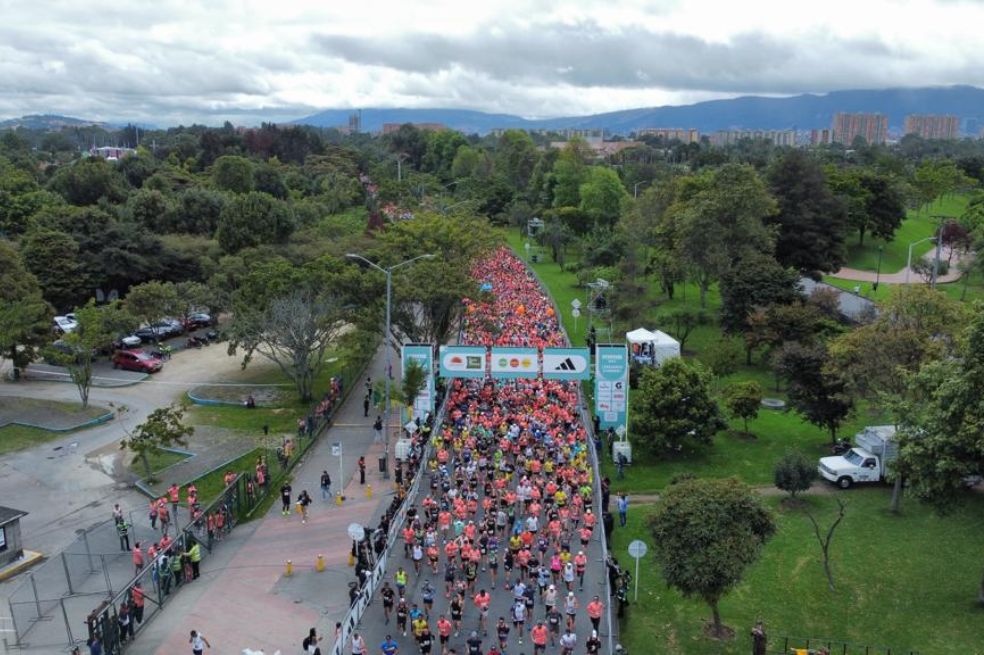 Este domingo las calles de Bogotá celebraron la vigesimoprimera edición de la Media Maratón de Bogotá.