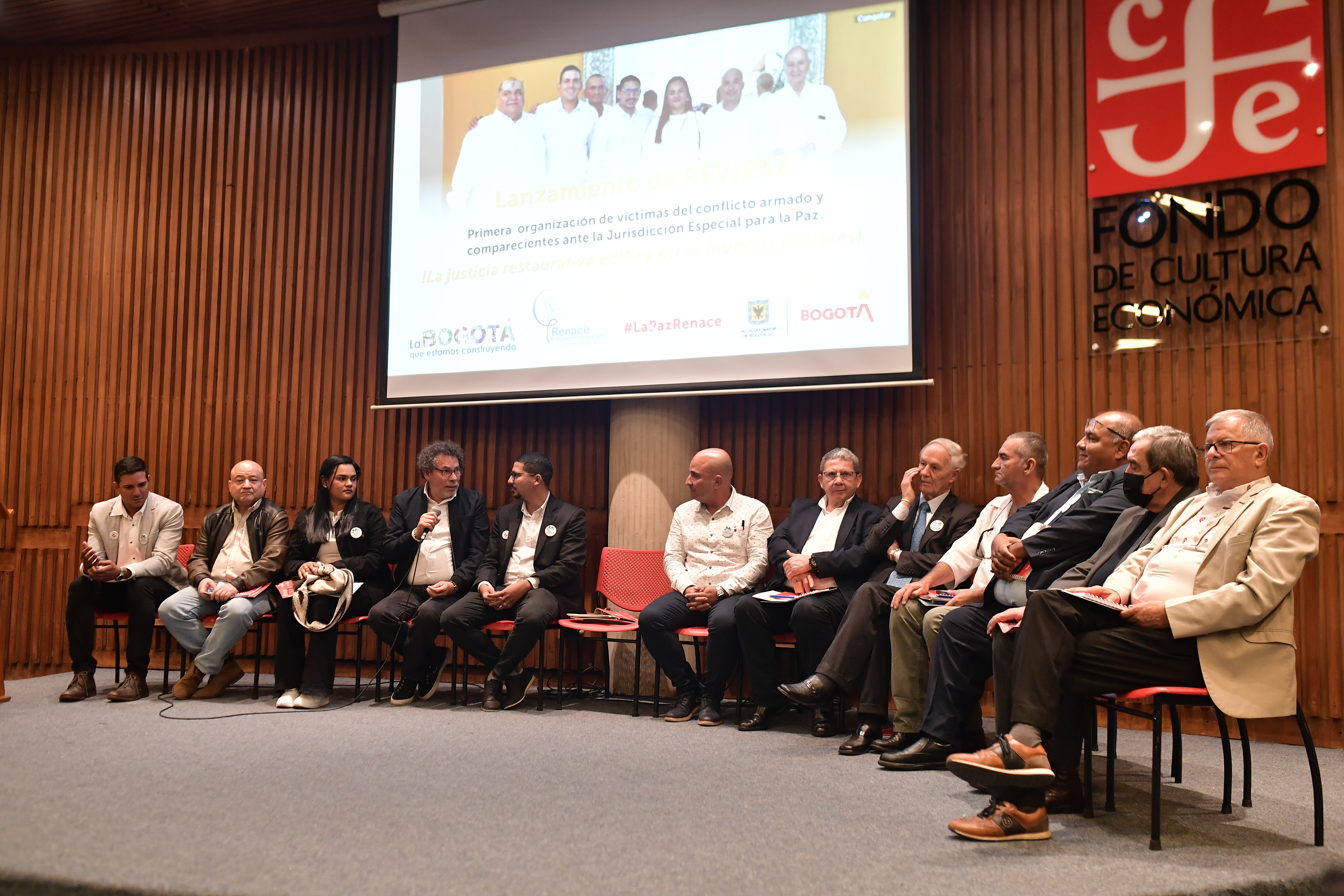 Encuentro entre víctimas y miembros de las antiguas FARC
