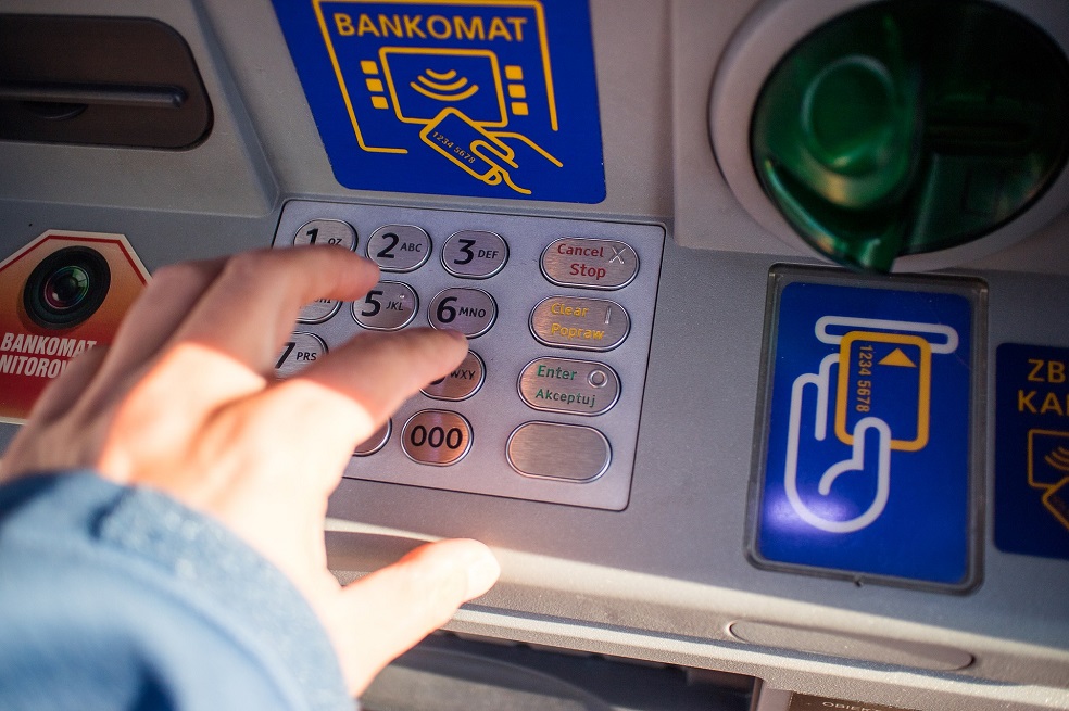 Cuidado al retirar dinero, delincuentes están utilizando su rastro de calor
