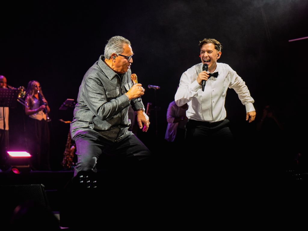 “Te paso la batuta”: Tito Nieves coronó a Guaynaa como el nuevo rey de la salsa