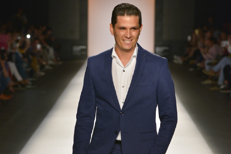 Jon Sonen presentó realismo inspirado en la naturaleza para la moda de fin de año