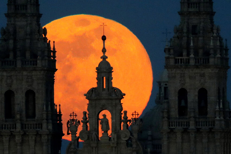 La Superluna, el fuerte invierno y otros acontecimientos, en nuestras fotos de la semana