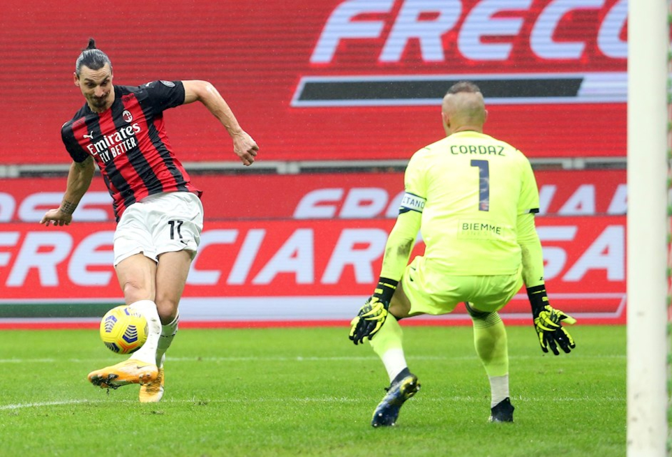 Ibrahimovic llegó al gol 500 en clubes y le dio también el liderato a Milan