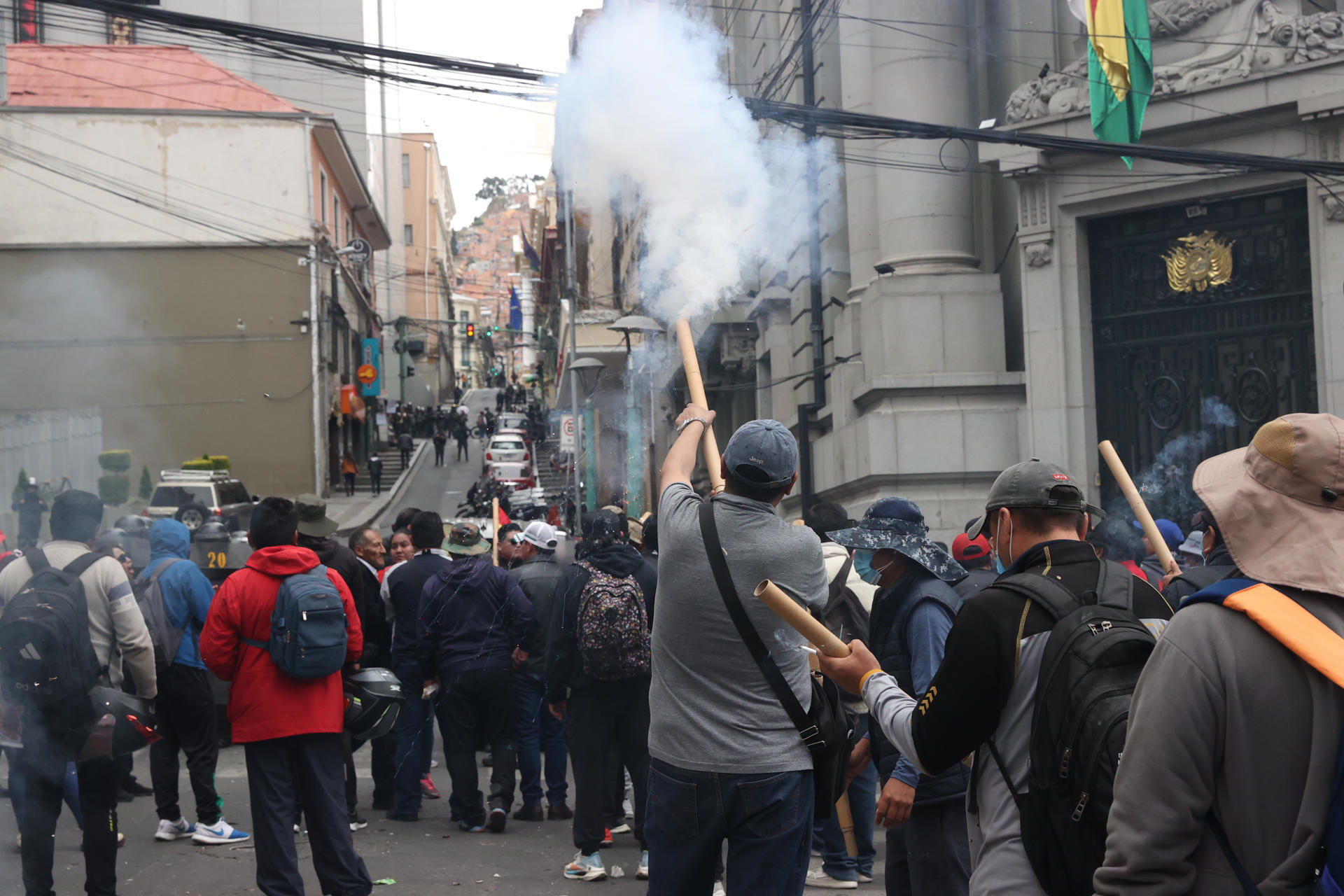 Combustibles más caros en Bolivia provocan protestas de mineros y sindicatos
