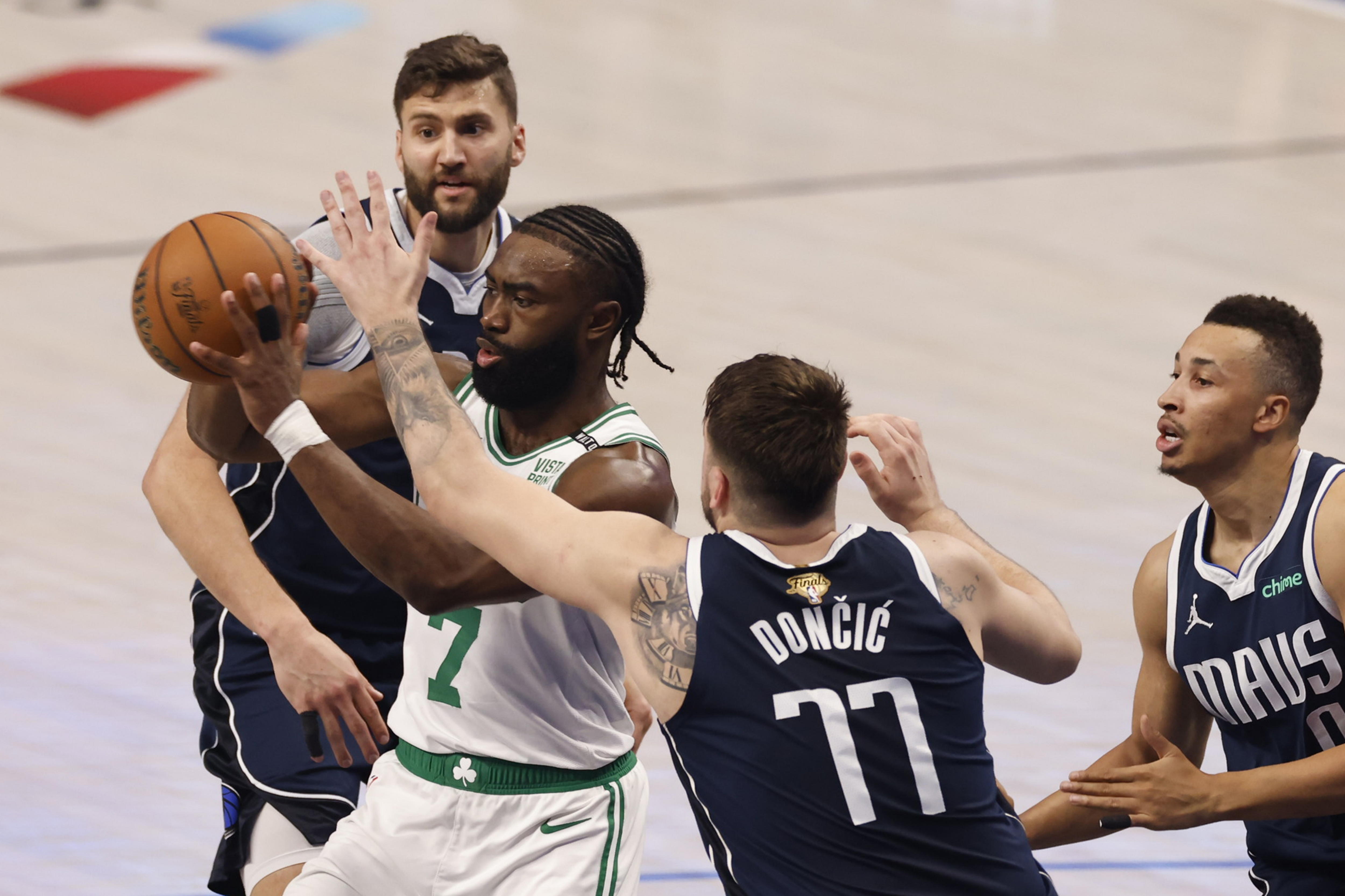 Los Boston Celtics quedaron a un triunfo del título en la NBA