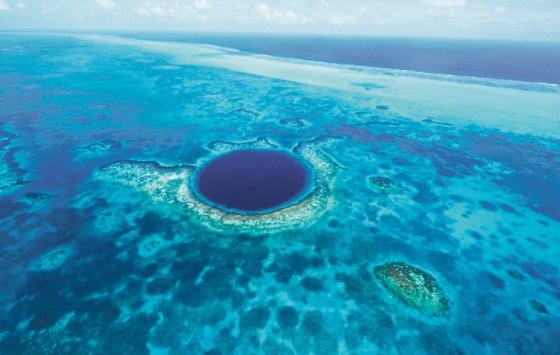 Entre los sitios marinos, los arrecifes de Belice en América Central comprenden siete áreas protegidas e integradas a la barrera de coral más larga del continente americano, que desde 2009 fue declarada en peligro. / Fotos Miguel Martínez y cortesía Copa Airlines.