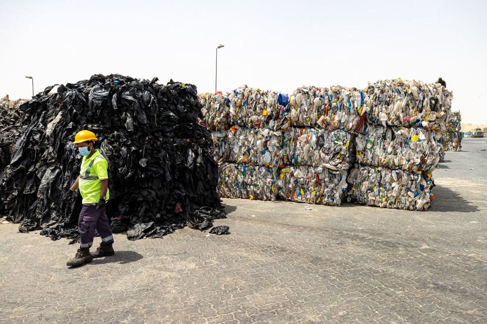 Emiratos Árabes Unidos, rico en petróleo, quemará basura para generar energía