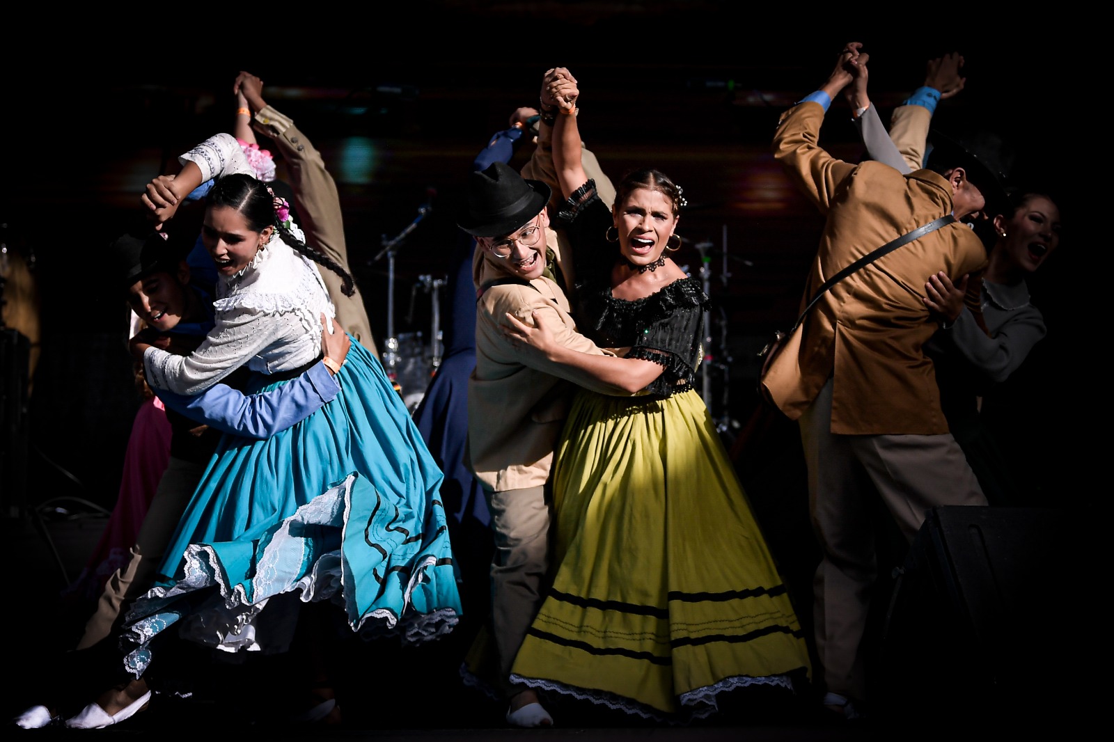 Tanto los lugareños como los visitantes disfrutaron de comparsas, actuaciones de grupos musicales y artistas de distintos ámbitos.
