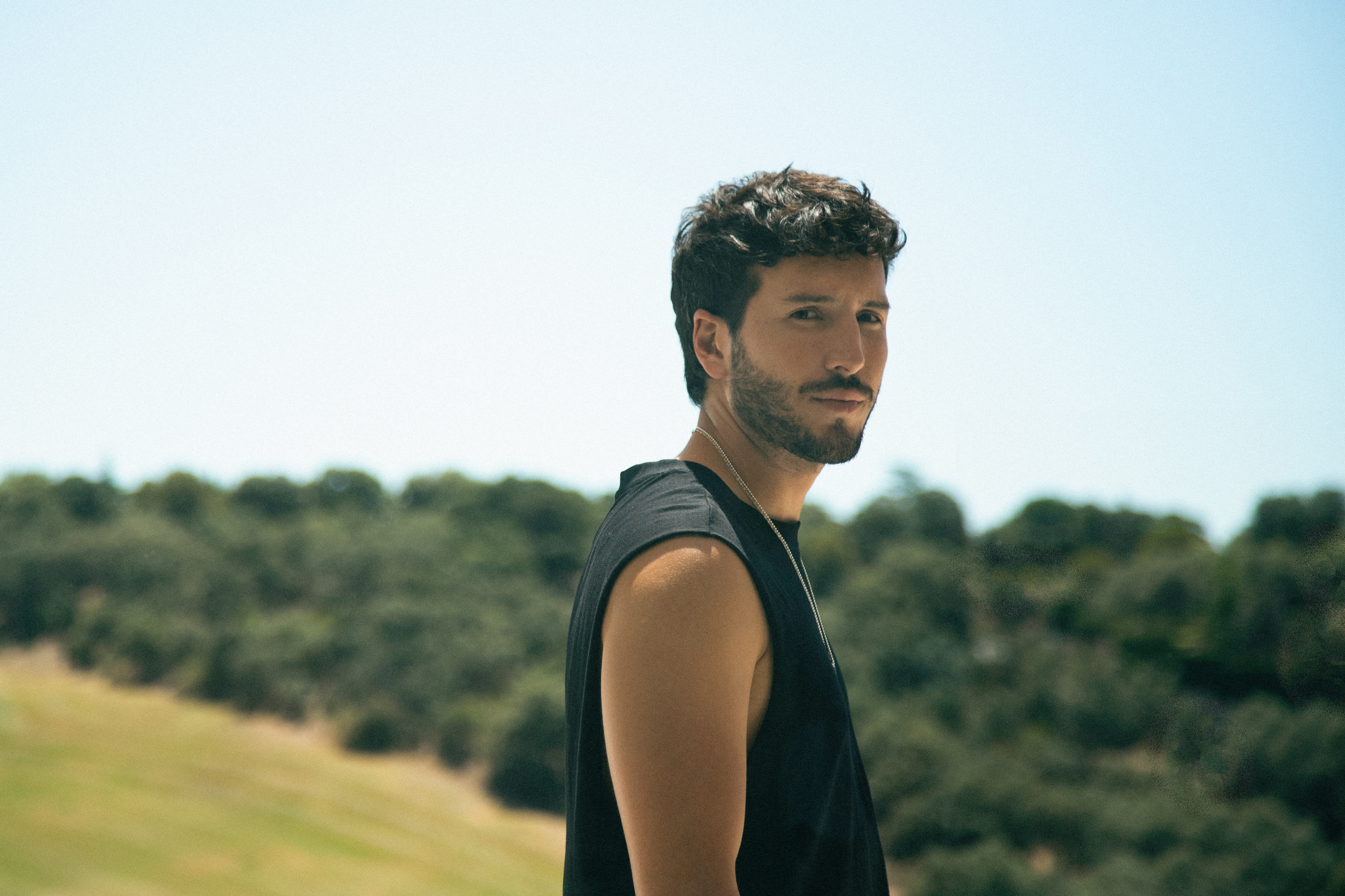 Sebastián Yatra cautiva a su público en su concierto en España