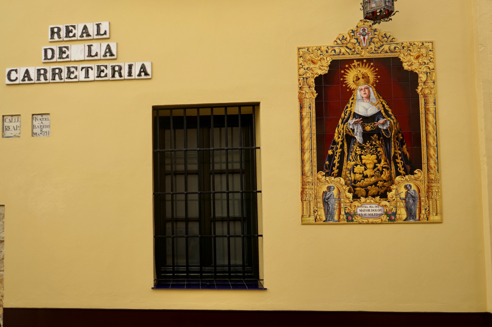 En una calle de Sevilla, España.