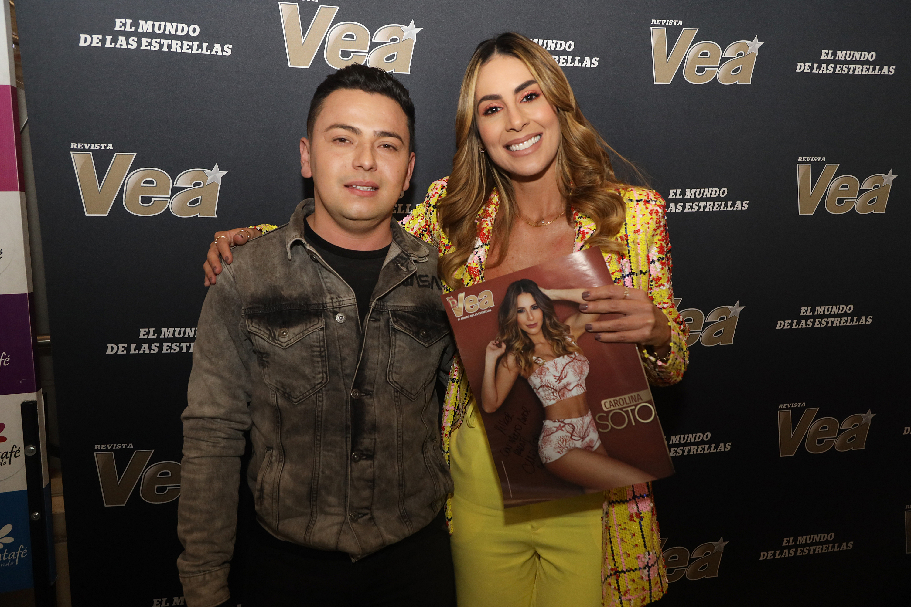 Carolina Soto firma de autógrafos en Centro Comercial Santafé