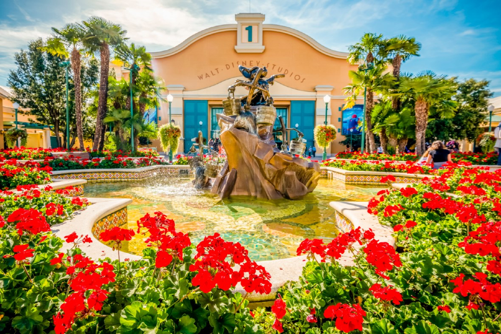 Los parques Disney de Tokio y Disneyland París reabrirán en julio
