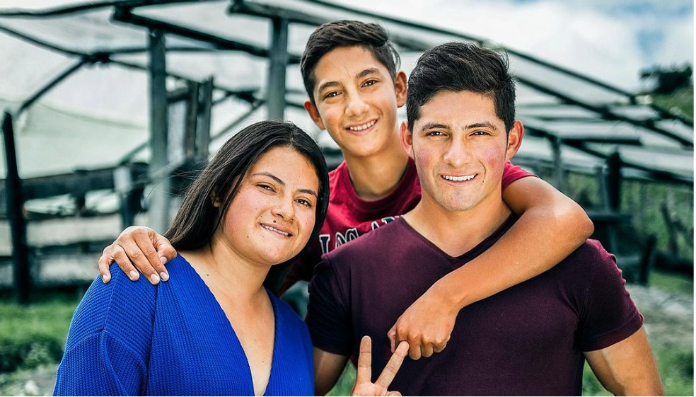 ‘Los Escachaítos’ protagonizan nueva polémica ¿Dos de los hermanos son pareja?