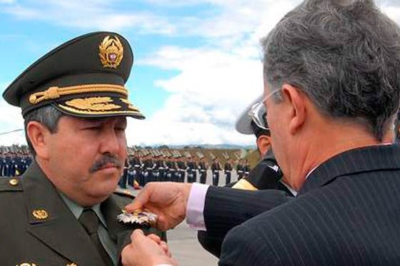 Citan a versión libre al general (r) Buitrago por presuntos nexos con ‘El Papero’