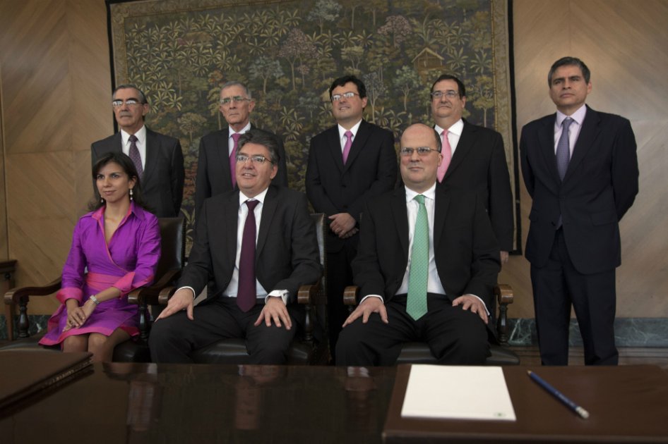 Para el 2016 la junta del Banco de la República prevé una reducción del déficit en cuenta corriente. /Bloomberg. 