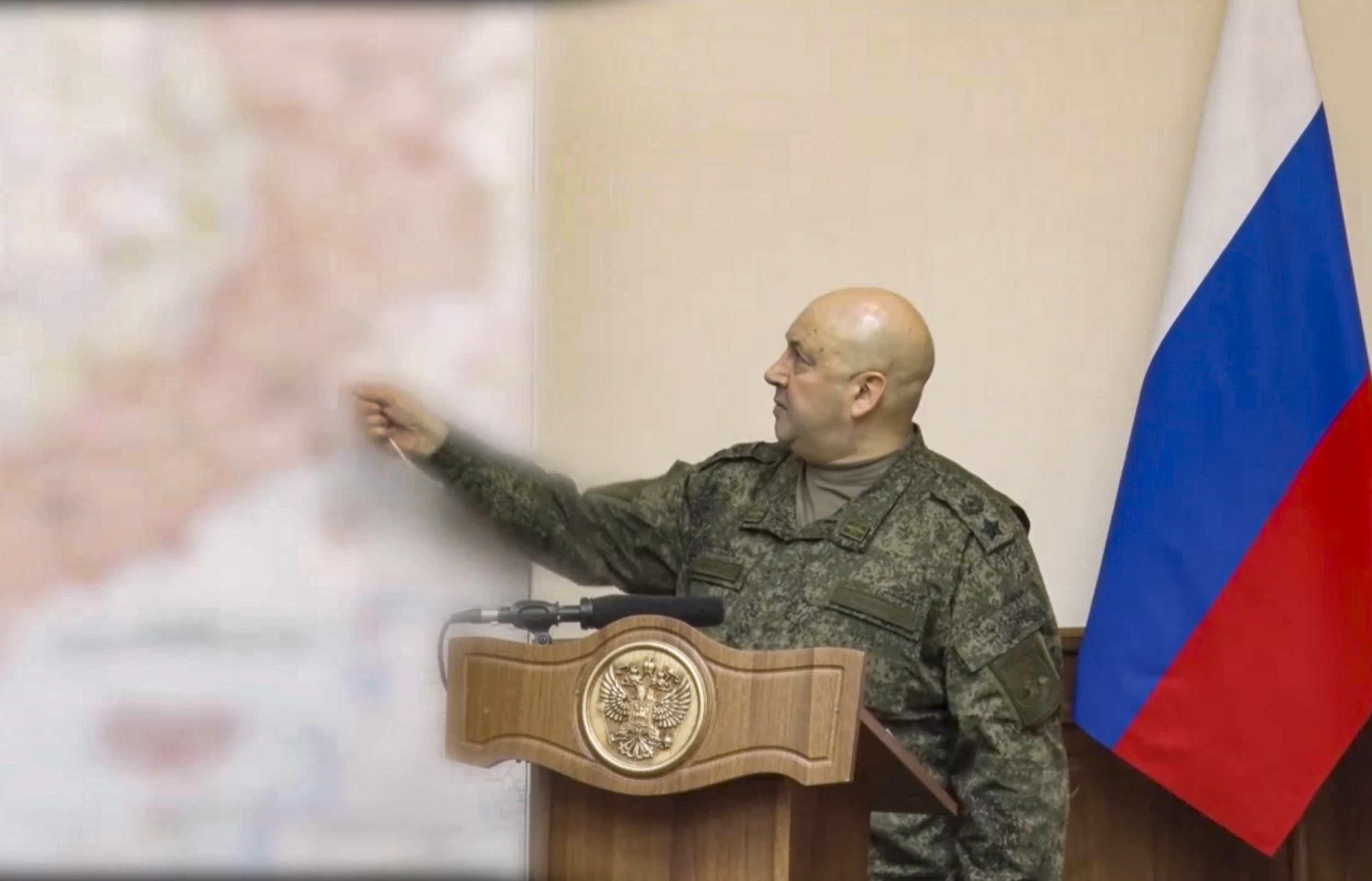 Rusia empieza a retirar a sus tropas de Jersón, mientras que Ucrania está escéptica