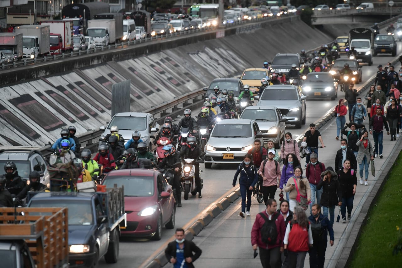 Las protestas de estudiantes iniciaron alrededor de las 11 de la mañana.