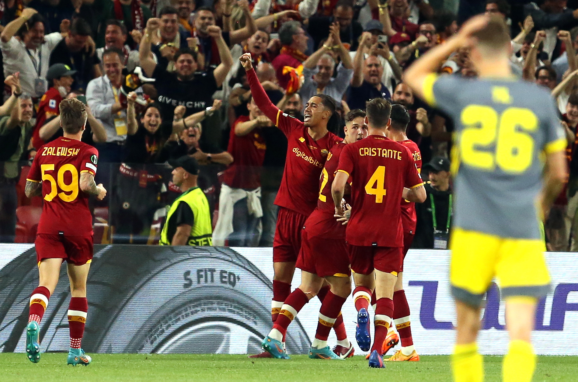 Sinisterra se quedó sin el título: Roma, primer campeón de la Conference League