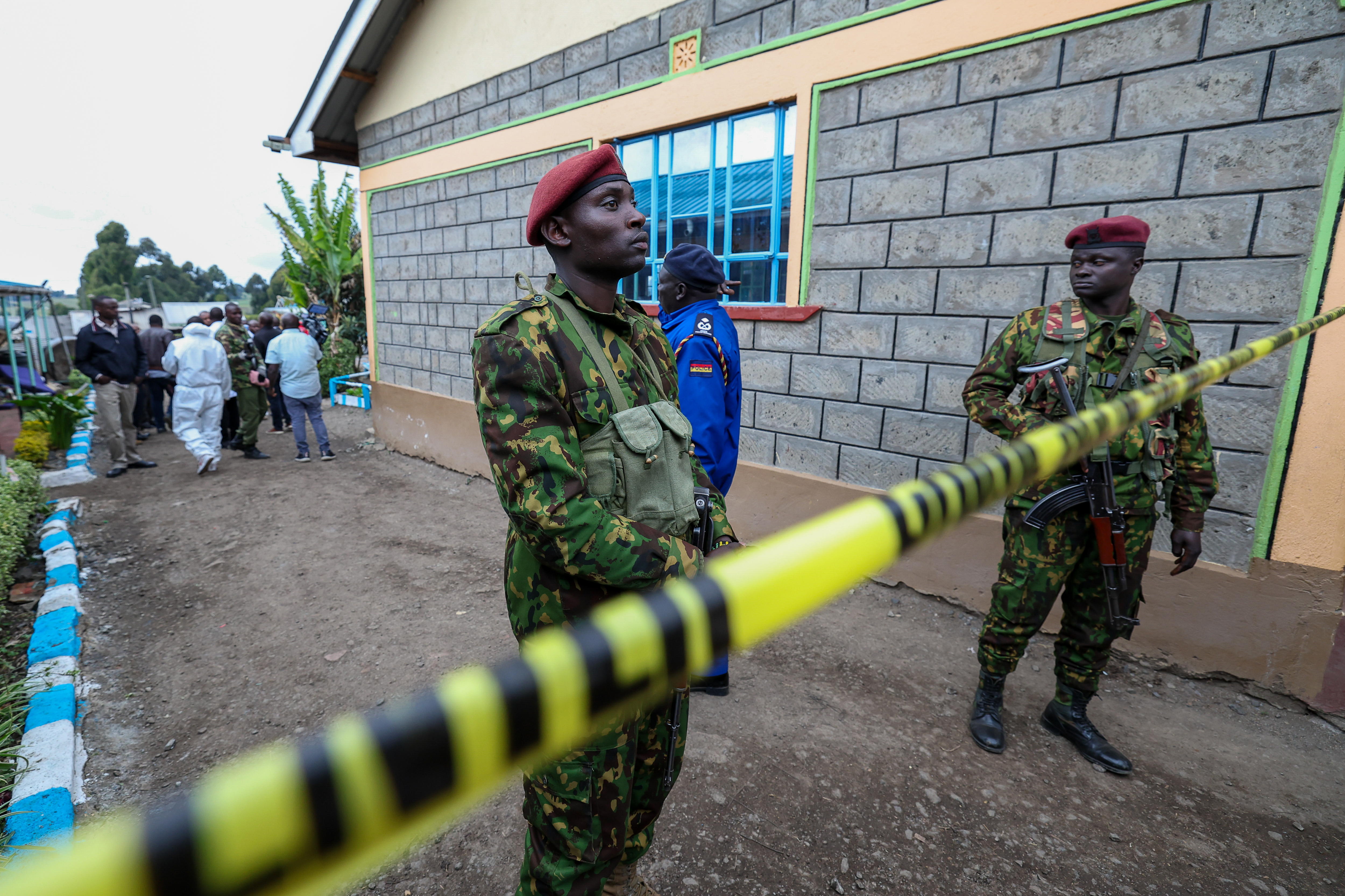 Número de niños fallecidos por incendio de una escuela en Kenia asciende a 21