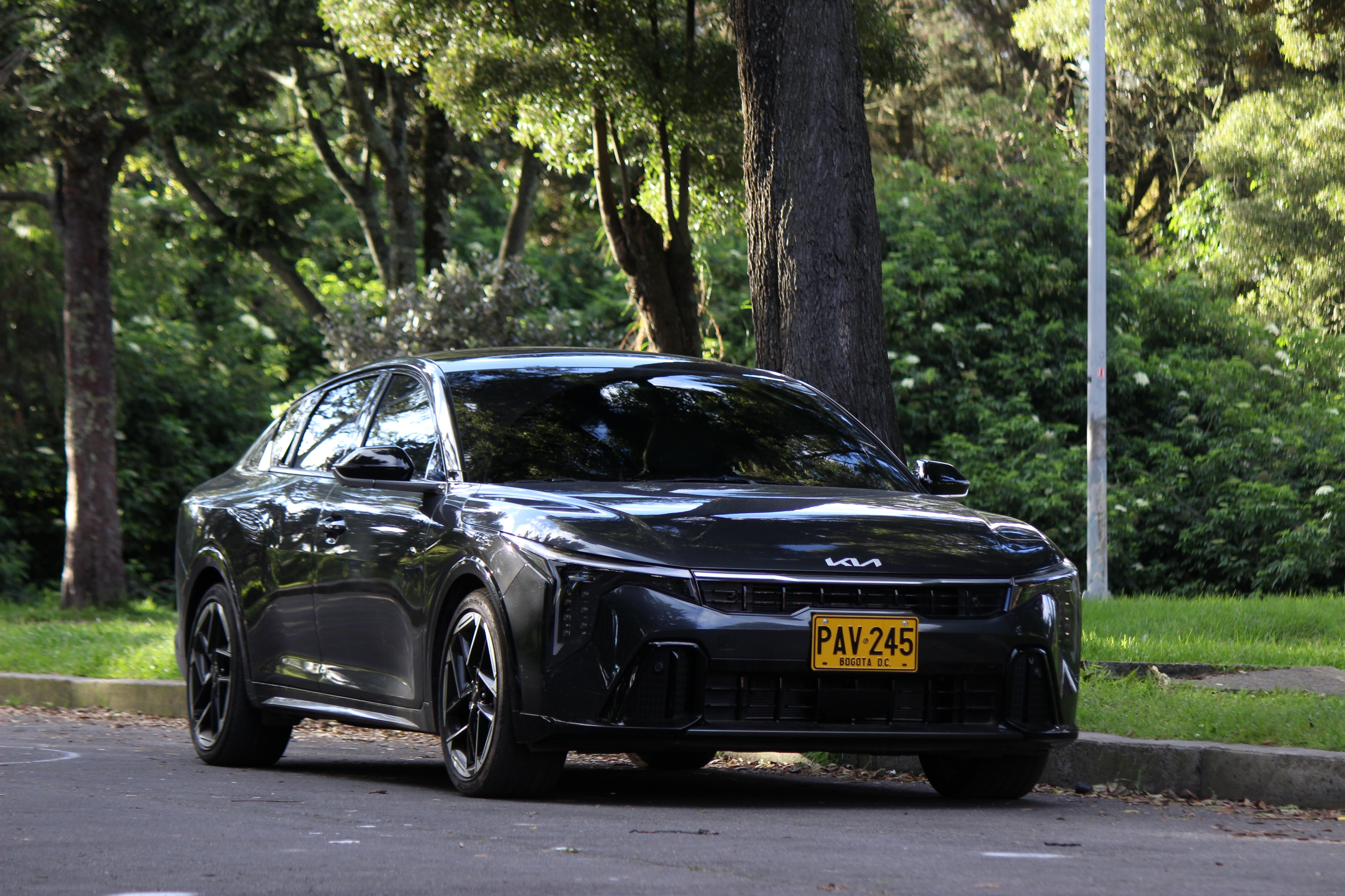 Así es el KIA K4 que se vende en Colombia: el sedán de mayor tamaño de la marca