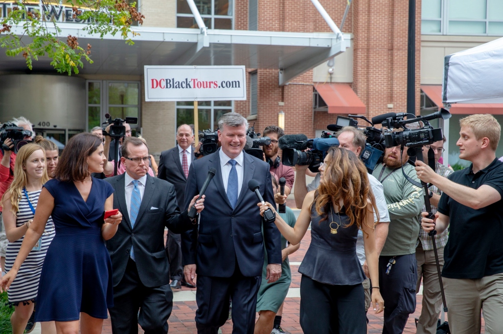 Juicio contra exjefe de campaña de Trump continuará la próxima semana