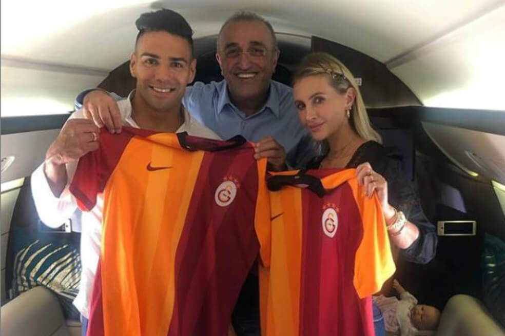 Falcao ya posó con la camiseta del Galatasaray