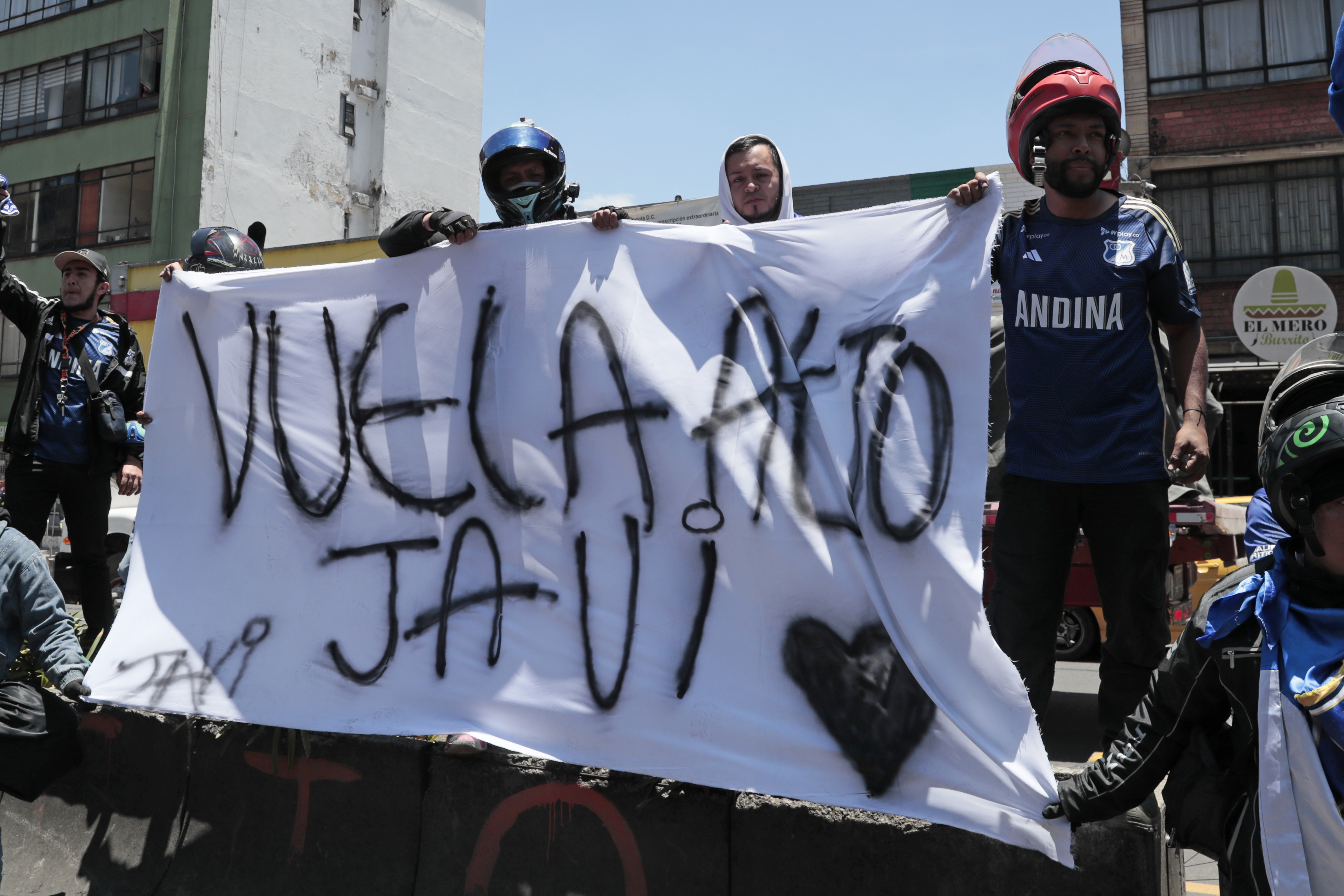 Hinchas de Millonarios convocan velatón en Bogotá en memoria de Javier Acosta