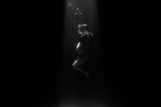 Natalie Portman en el clip "My willing heart".