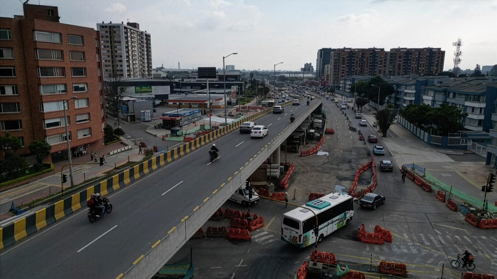 En la ciudad hay 1.200 frentes de obra. Uno de ellos es la construcción de la troncal de la avenida 68, la cual ha impactado en la velocidad de la ciudad.I