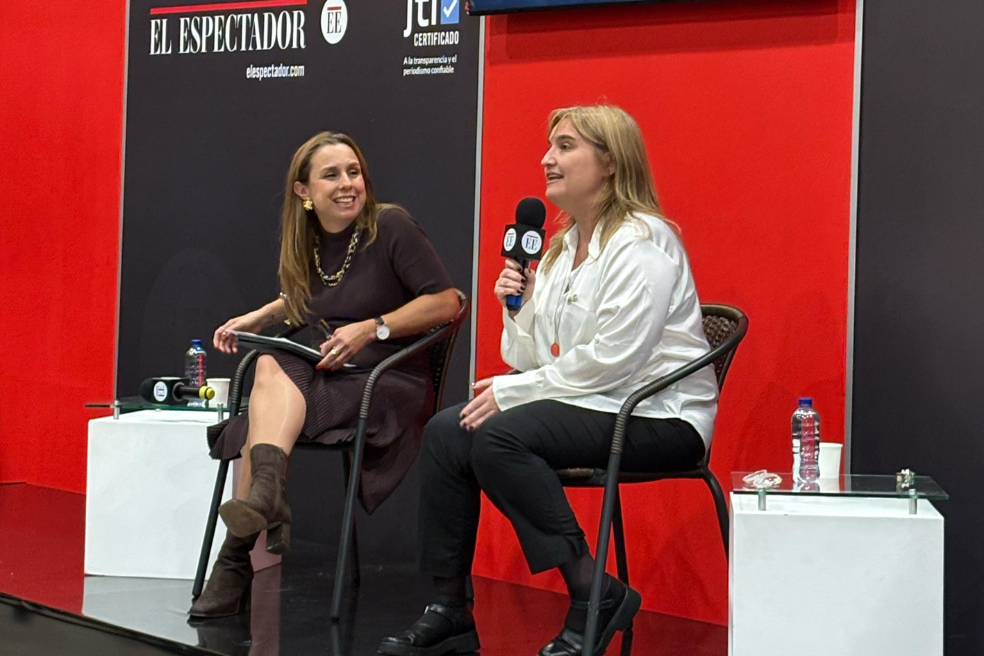 Juliana Bustamante, de la Cancillería, y Andrea Pochak, de la CIDH, dialogaron sobre migración en la Feria del Libro.