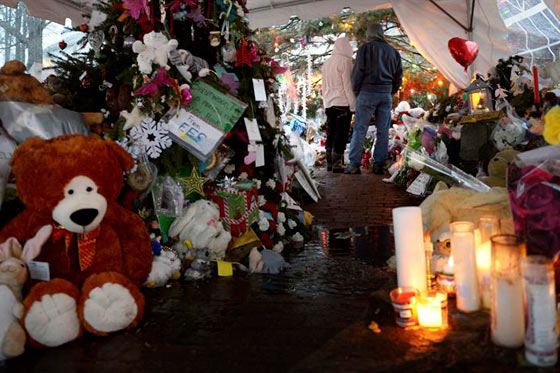 EE.UU. guarda un minuto de silencio en memoria de las víctimas del tiroteo