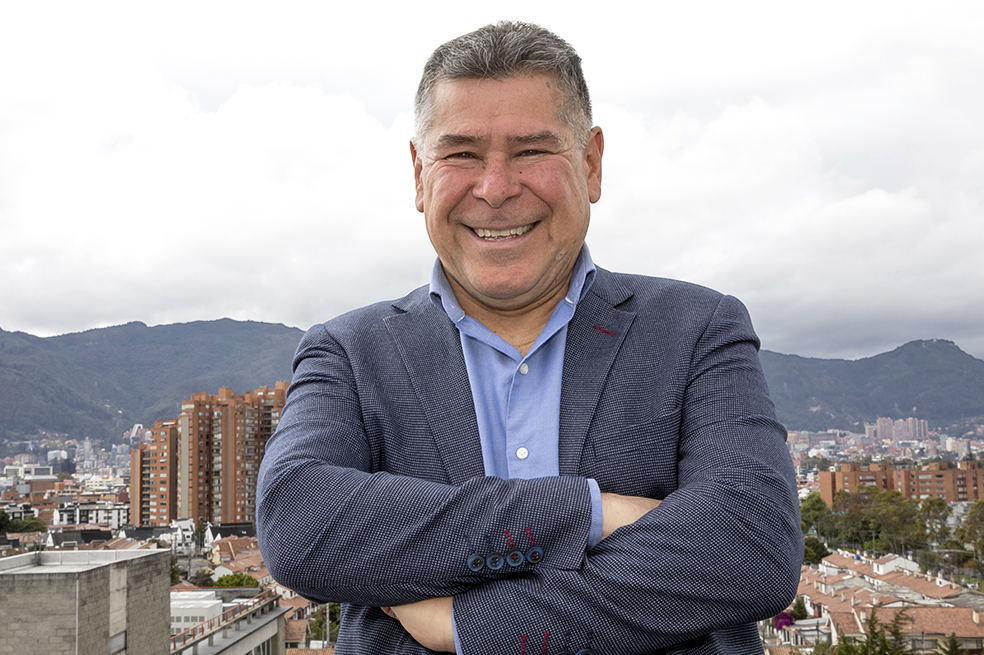 Alfredo Serrano: Así pasó de la droga y el fútbol al periodismo y luego, a Netflix