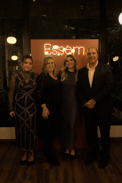 Laura González, Ana María Paredes, Cristina González, y Hernán González - Fundadores de Essem Skincare