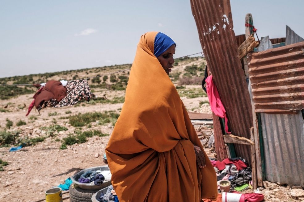 El Alto Comisionado de las Naciones Unidas para los Refugiados (ACNUR) informa que, un promedio de 21,5 millones de personas, fueron desplazadas por amenazas repentinas relacionadas con el clima entre 2008 y 2016.