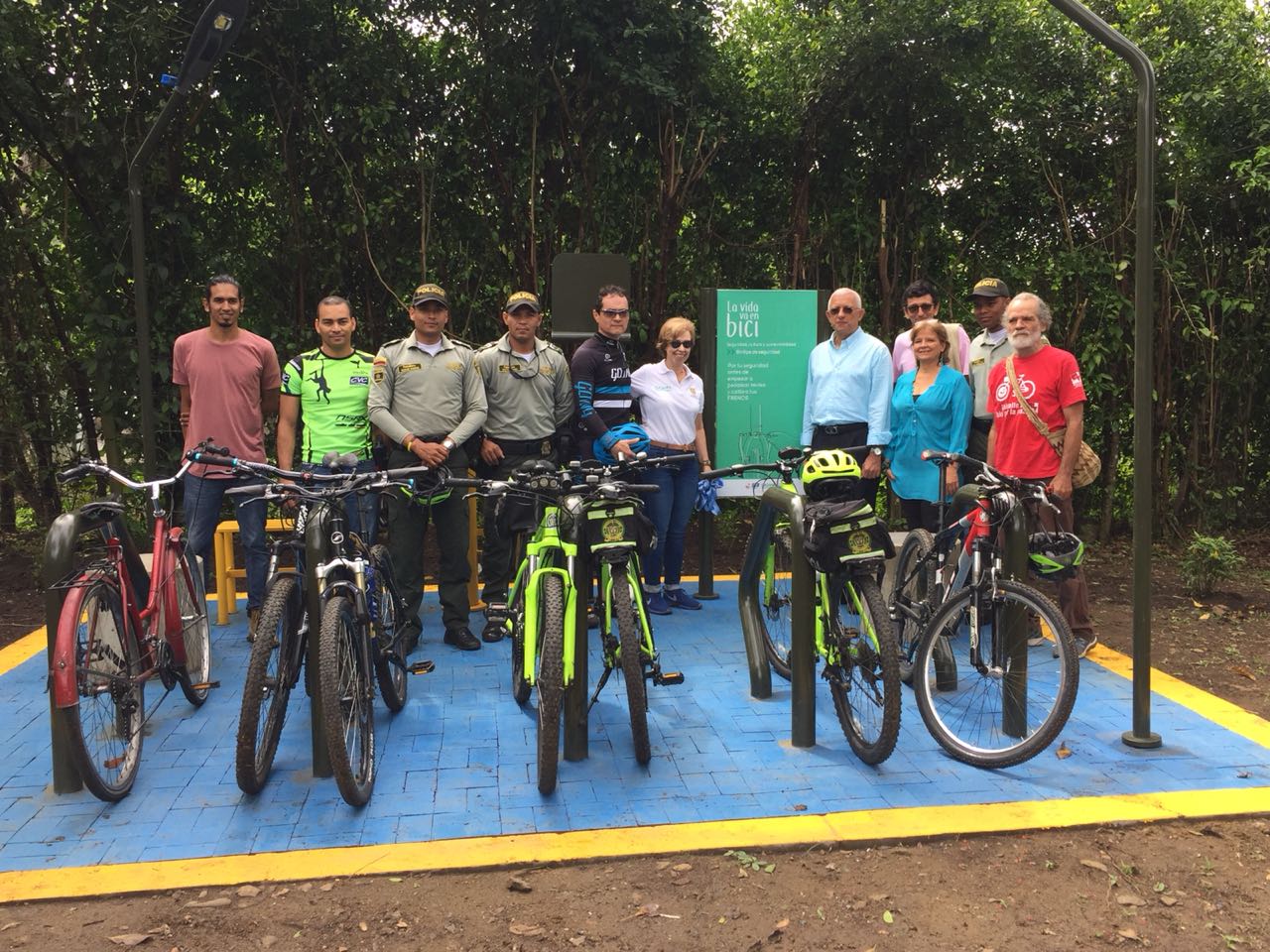 Se entregó el primero de siete biciparqueaderos para fomentar el uso de la ‘bici’ en Cali
