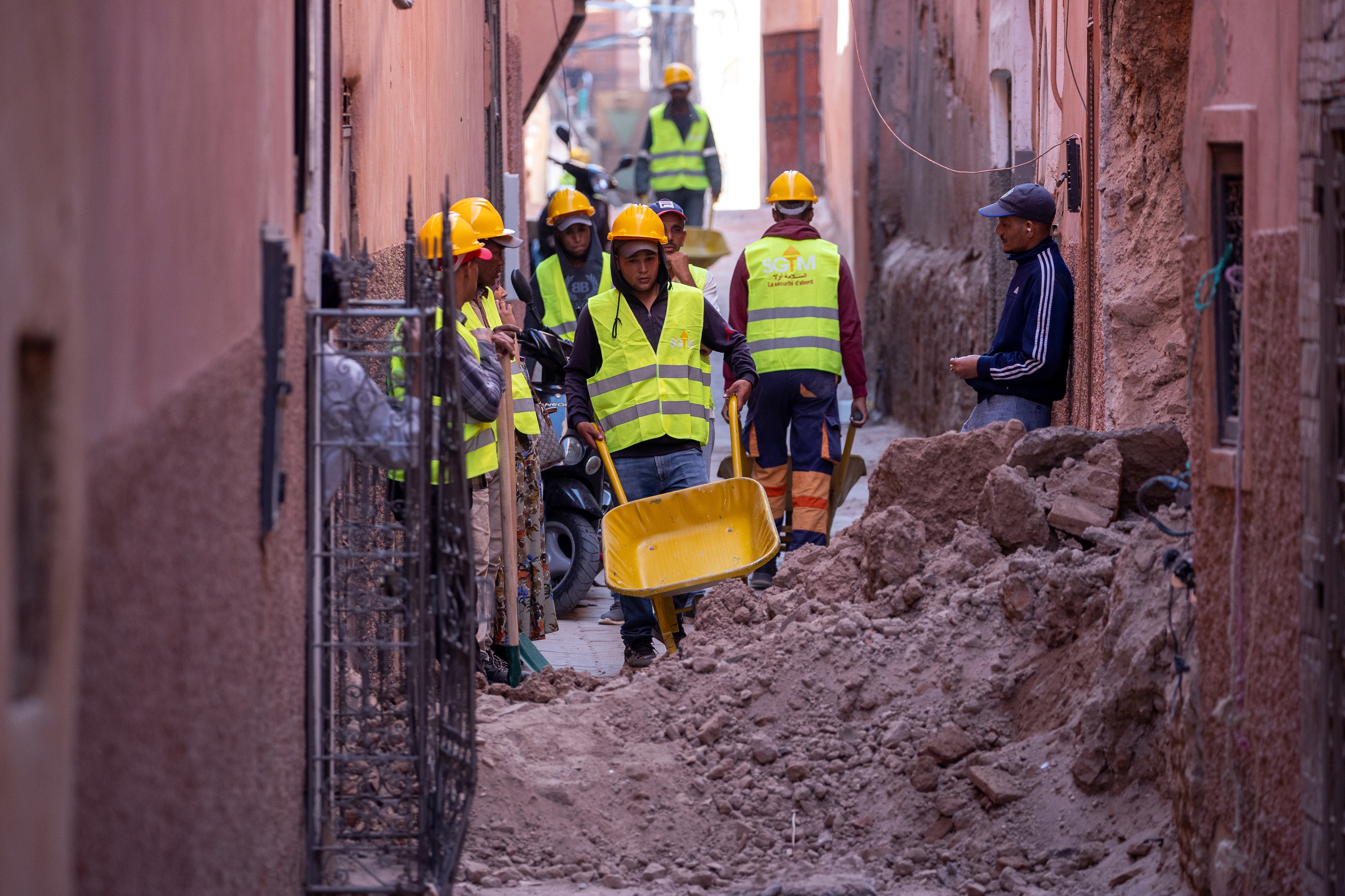 Sin refugios ni ayudas del gobierno: Marruecos después del terremoto