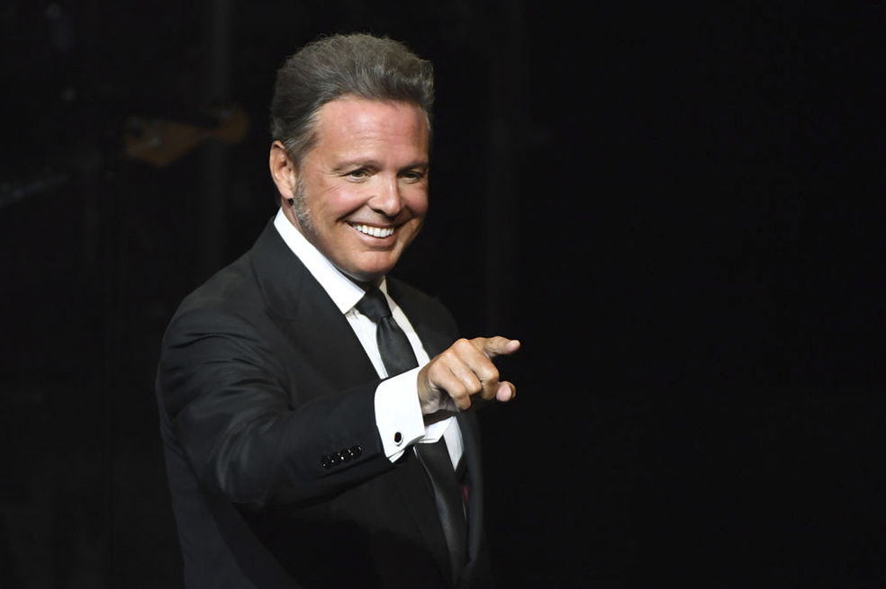 Se dice que para vivir tranquilo y sin que los fotógrafos lo sigan, Luis Miguel tiene varios dobles.