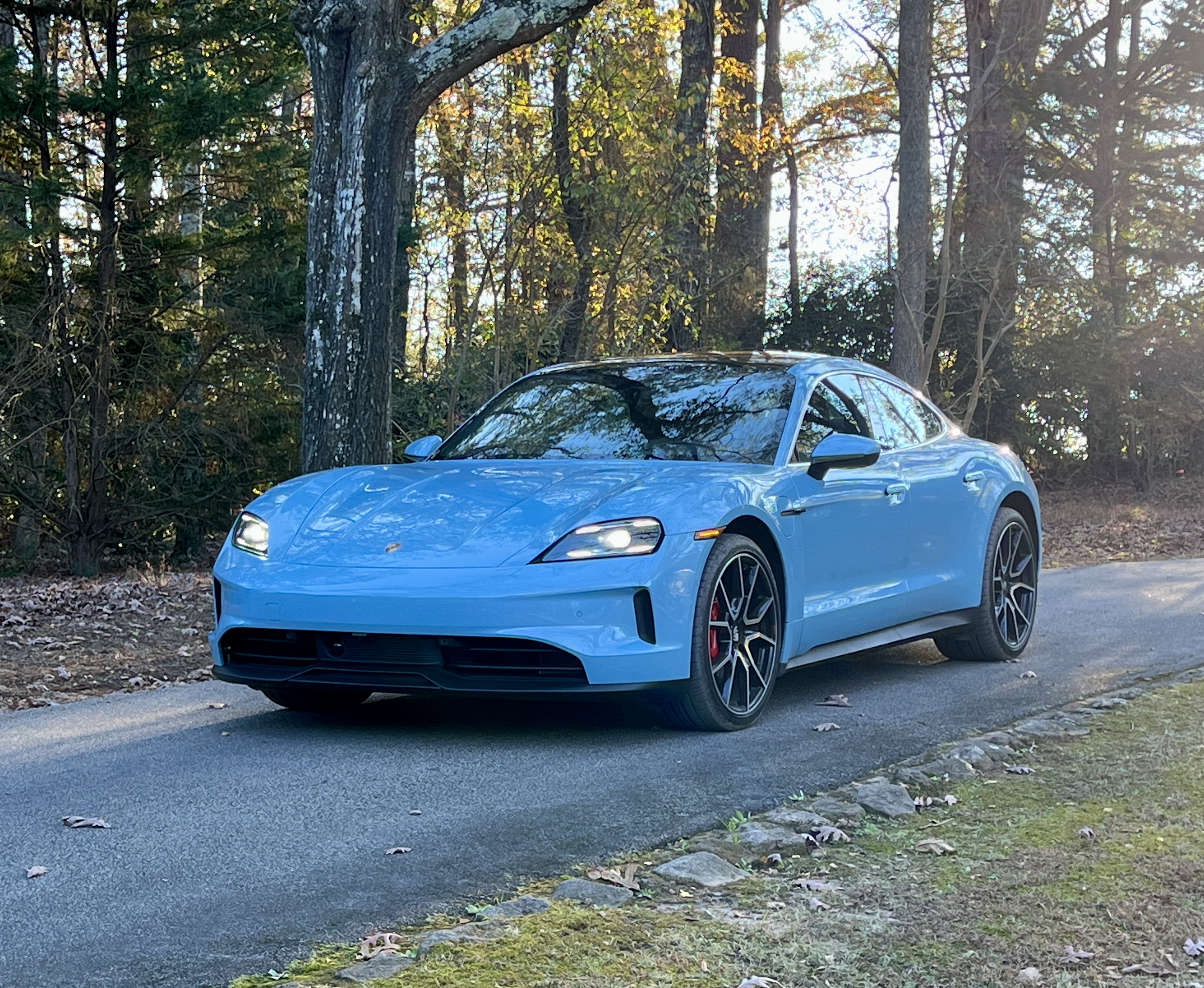 Así es como Porsche mejoró -en todo- a su deportivo eléctrico Taycan