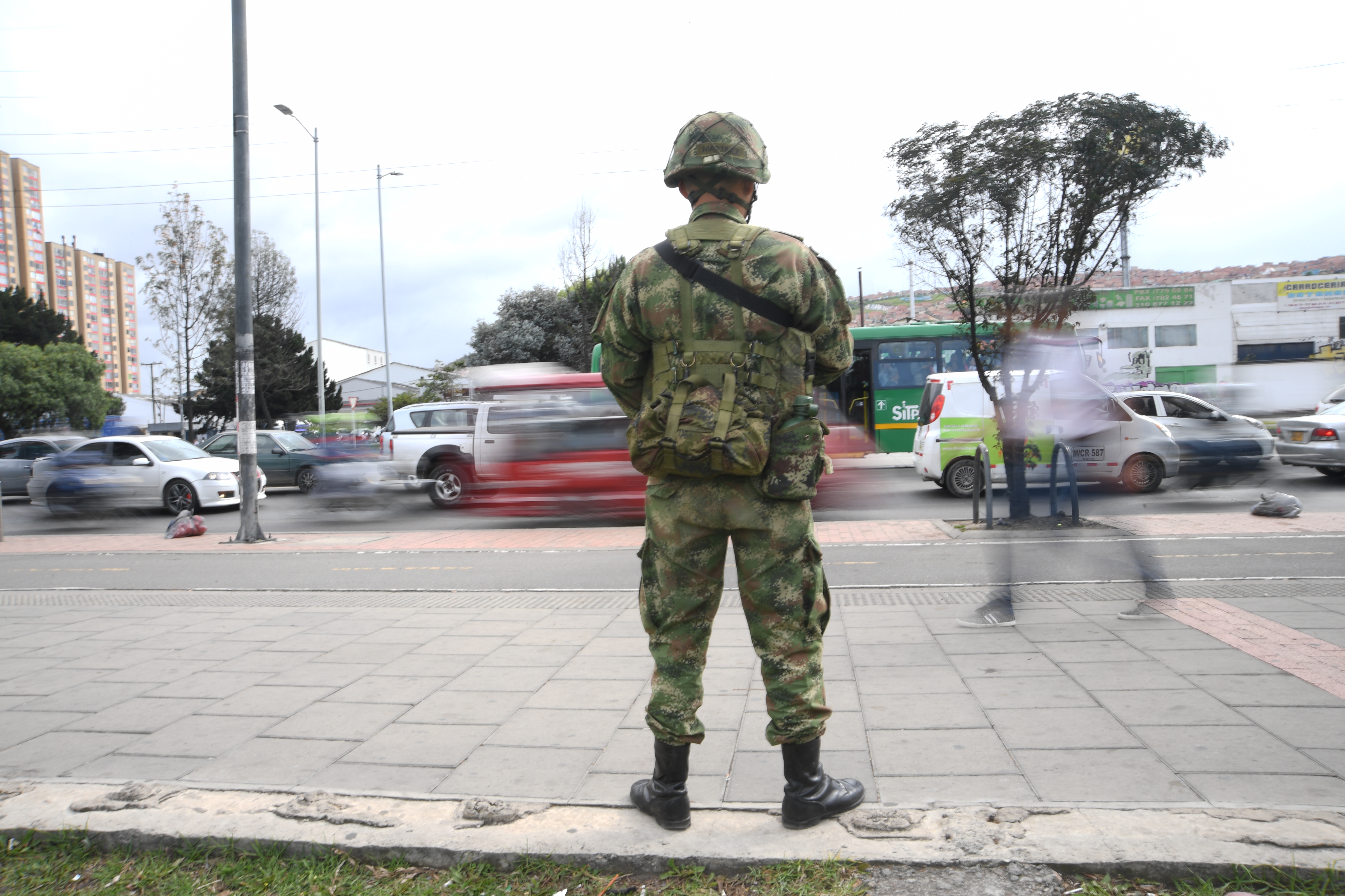 Bogotá: buscan a soldado que habría disparado contra un compañero y escapado con un arma