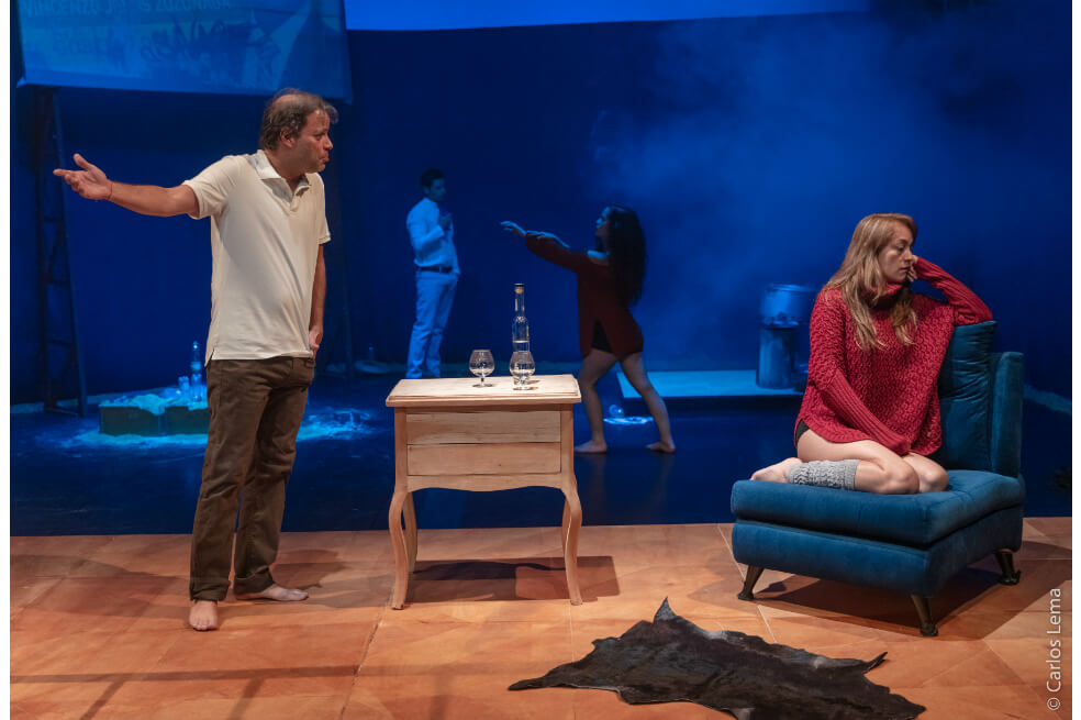 «Pies morenos sobre piedras de sal», teatro y creación dramática