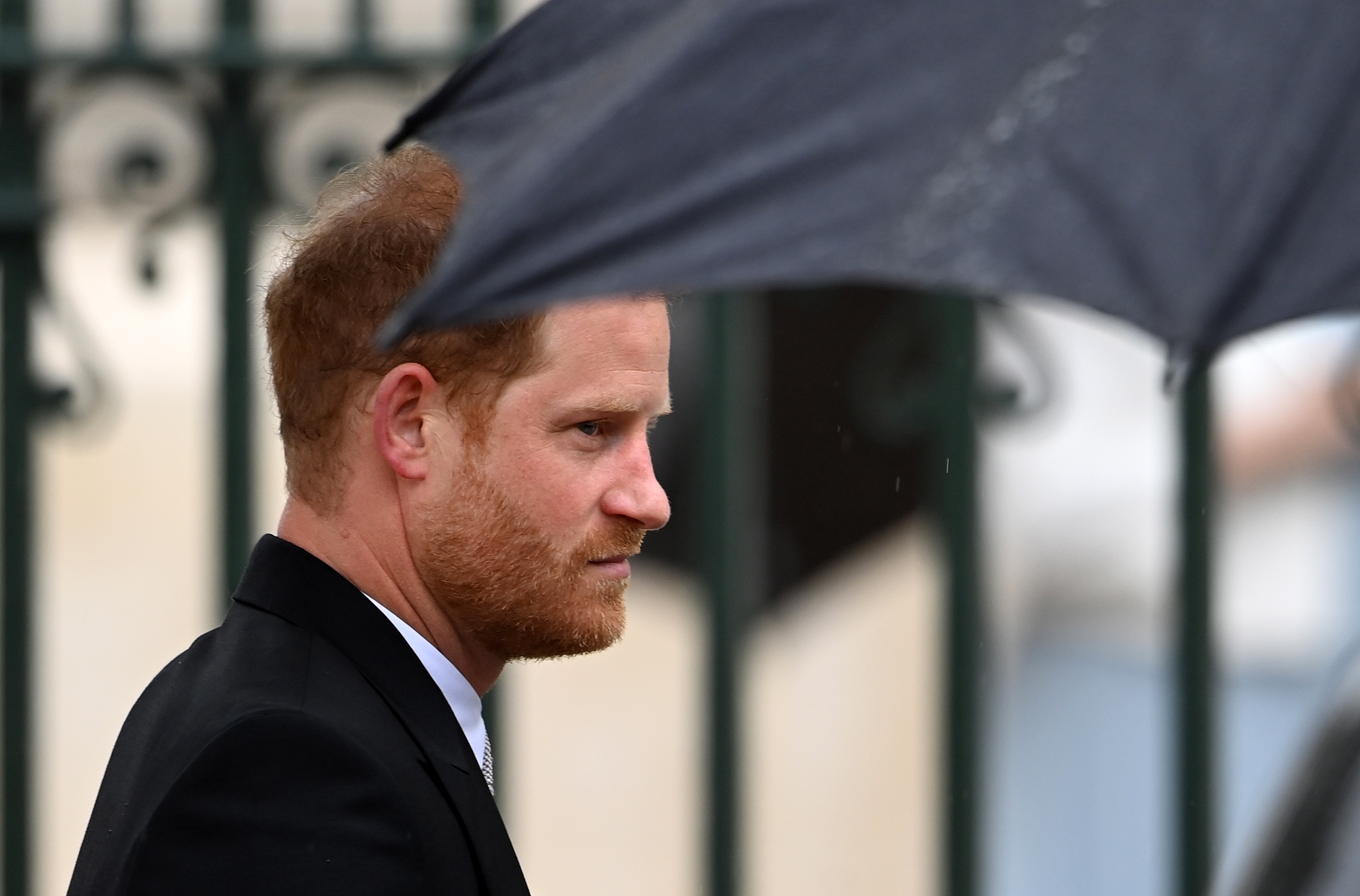 Rey Carlos III y el príncipe Harry: crónica del abismo que siempre los separará