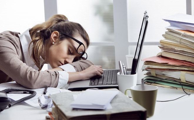 10 trucos para quitar el sueño en la oficina rápidamente