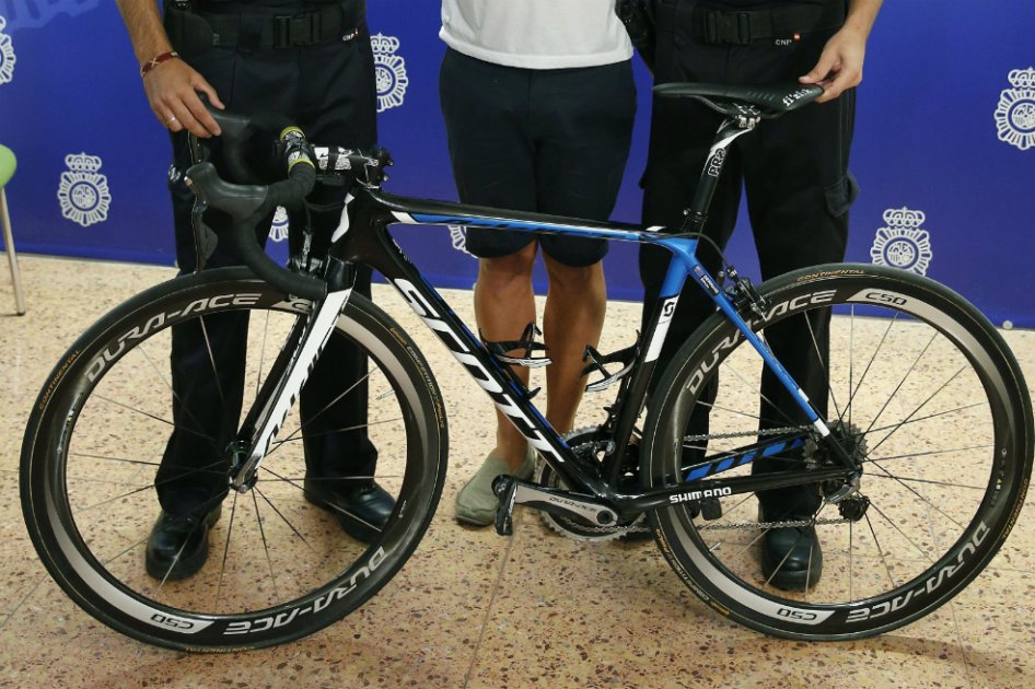 Policía española recupera una bicicleta robada en la Vuelta al equipo Orica