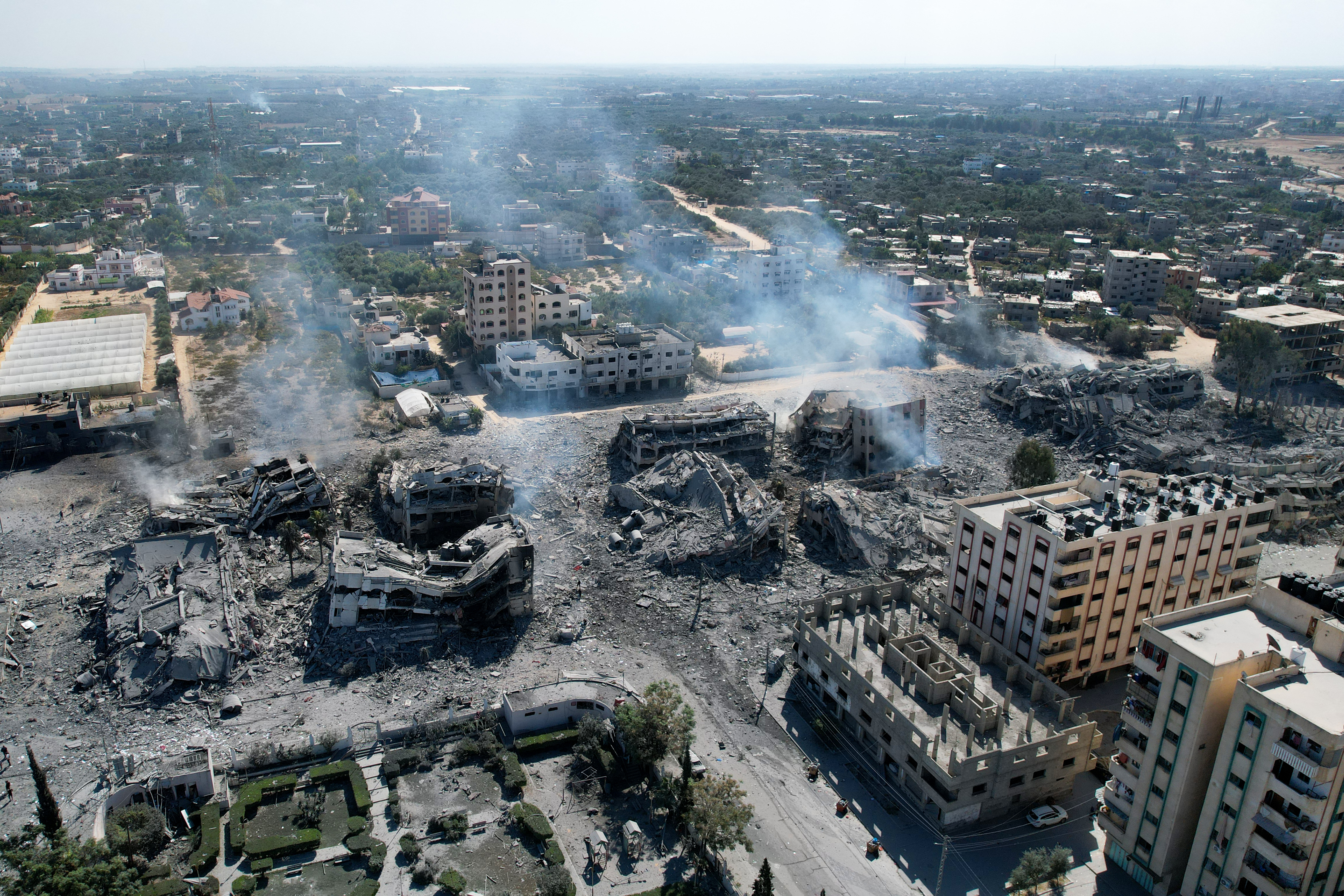 Israel intensifica bombardeos en Gaza antes de una incursión terrestre