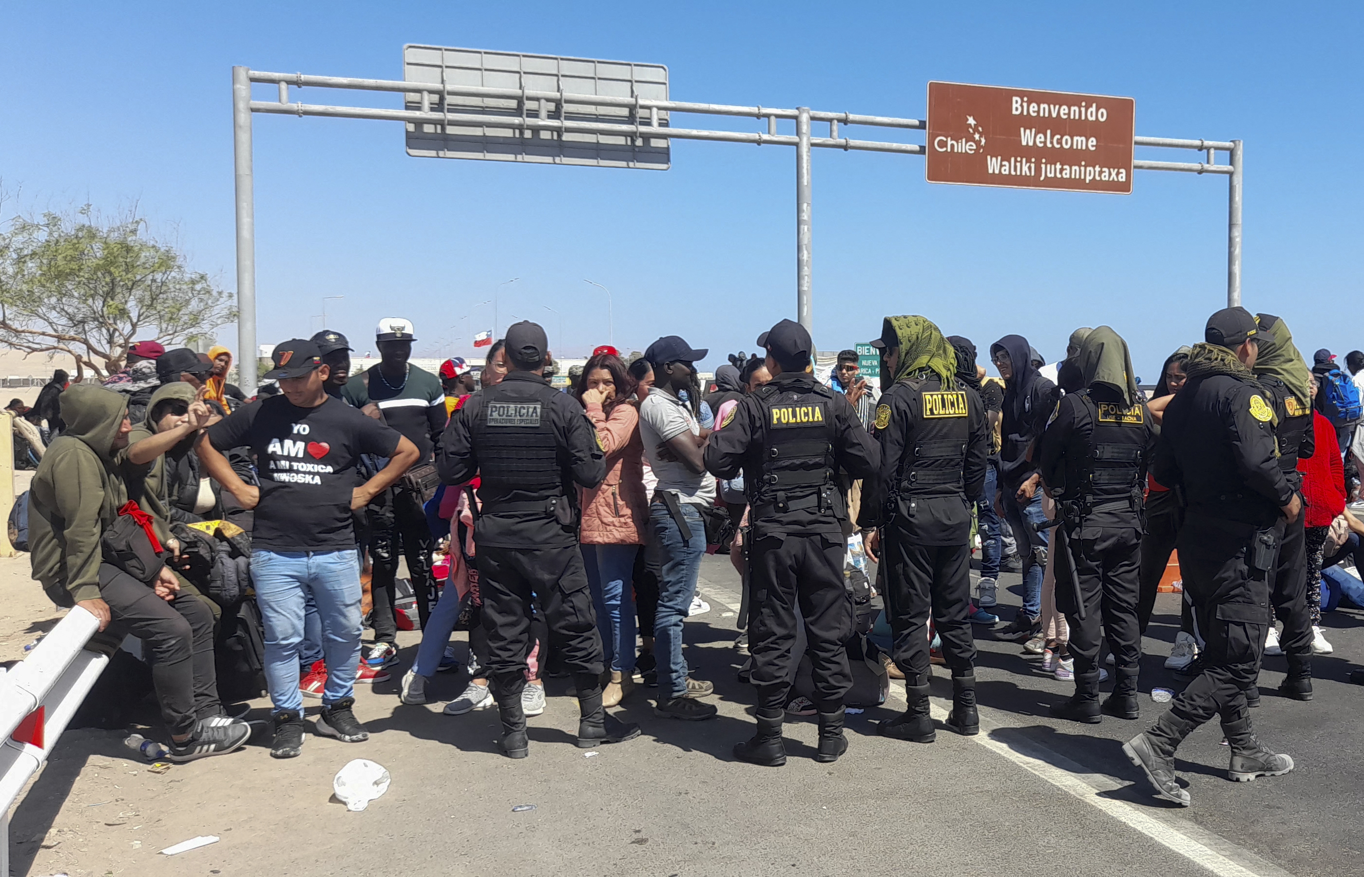 Perú bloqueó el ingreso de decenas de migrantes de Venezuela, Ecuador y Haití